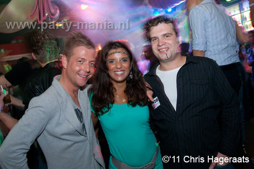 110924_081_manjefiek_club_leparis_partymania_denhaag 