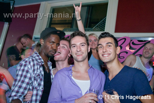 110924_085_manjefiek_club_leparis_partymania_denhaag 