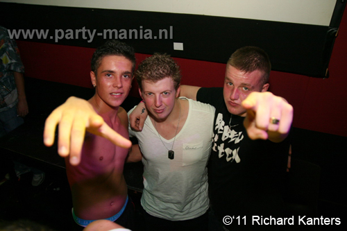 111008_153_beukgevaar_bazart_partymania_denhaag