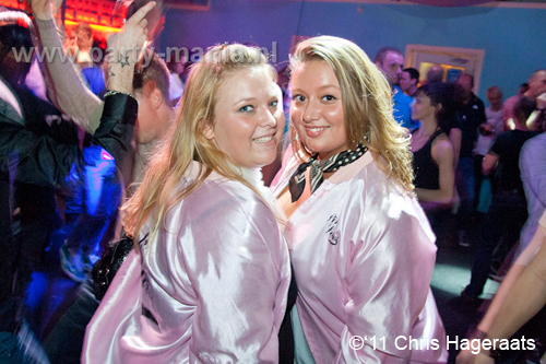 111126_092_manjefiek_club_leparis_partymania_denhaag