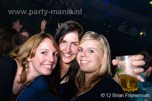 120303_089_bigroomlovers_paard_partymania