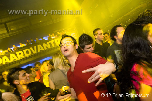 120303_106_bigroomlovers_paard_partymania