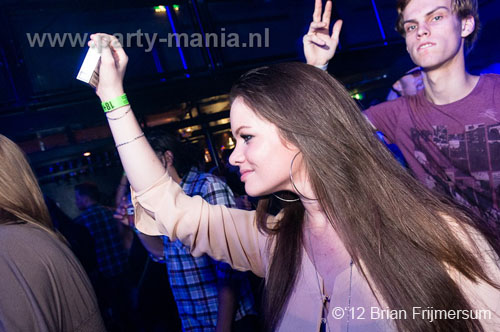 120303_122_bigroomlovers_paard_partymania