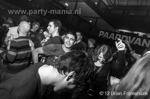 120303_126_bigroomlovers_paard_partymania