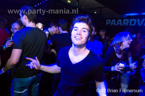 120303_127_bigroomlovers_paard_partymania