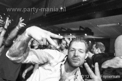 120303_128_bigroomlovers_paard_partymania