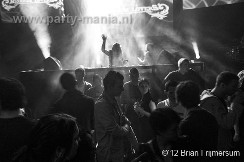 120303_145_bigroomlovers_paard_partymania