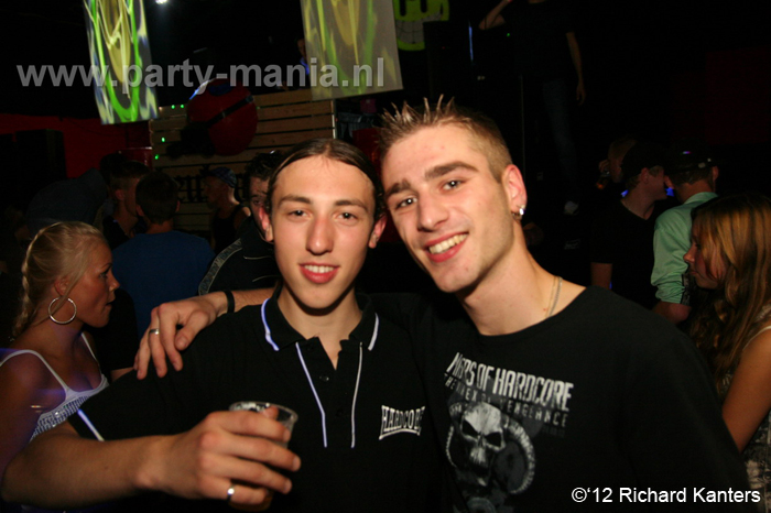 120616_100_beukgevaar_bazart_denhaag_partymania