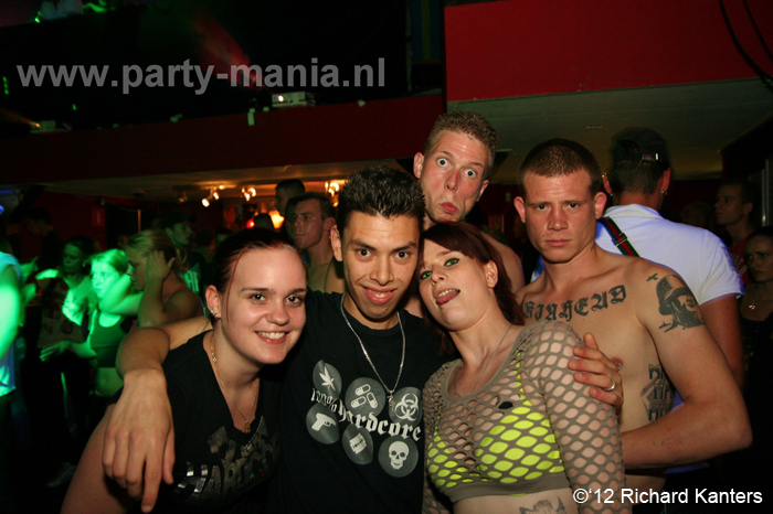 120616_120_beukgevaar_bazart_denhaag_partymania