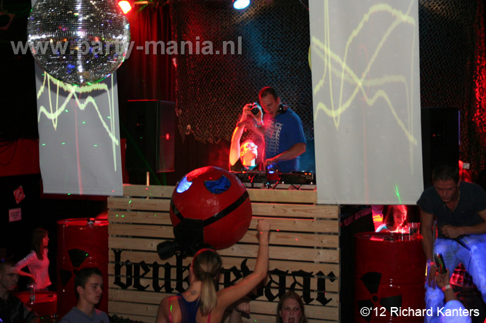 120616_138_beukgevaar_bazart_denhaag_partymania