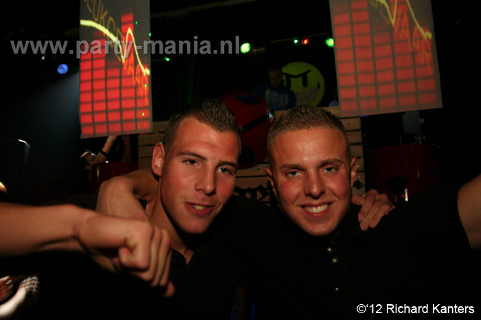 120616_142_beukgevaar_bazart_denhaag_partymania