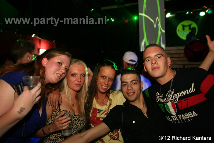 120616_147_beukgevaar_bazart_denhaag_partymania