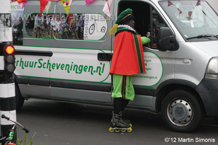 121117_071_intocht_sinterklaas_denhaag_partymania