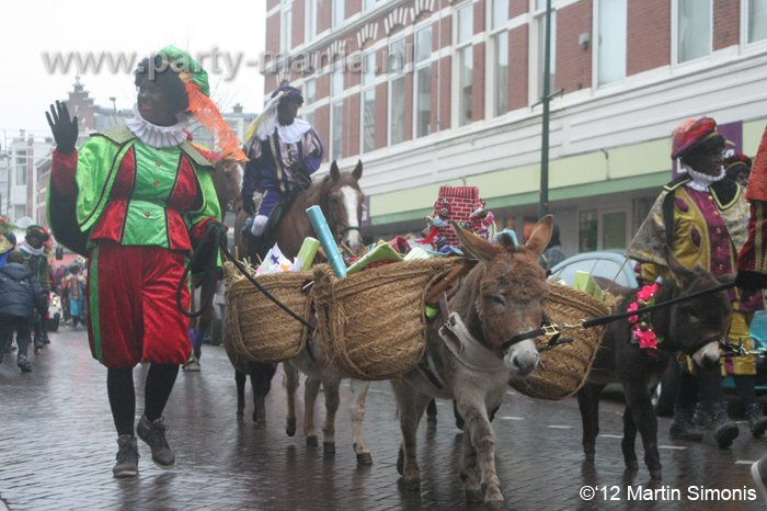 121117_122_intocht_sinterklaas_denhaag_partymania