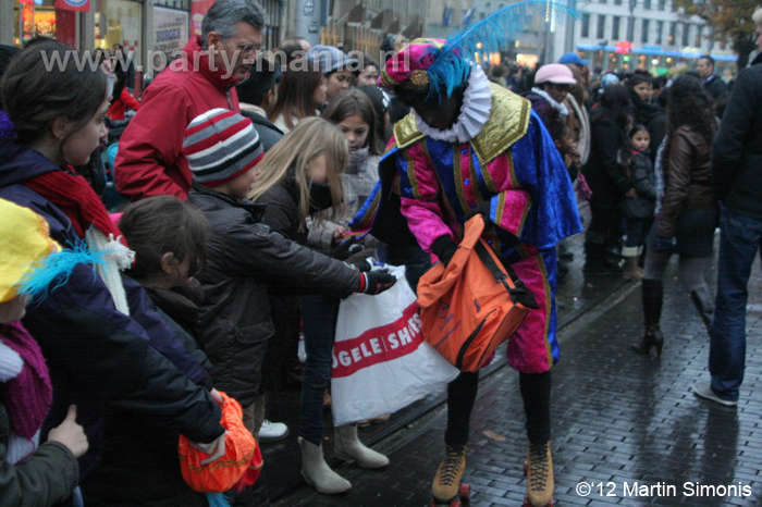 121117_251_intocht_sinterklaas_denhaag_partymania