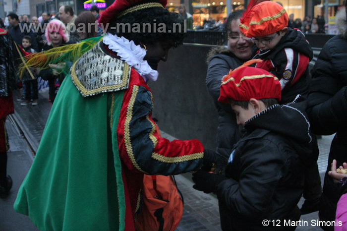 121117_258_intocht_sinterklaas_denhaag_partymania