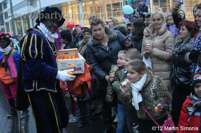 121117_267_intocht_sinterklaas_denhaag_partymania