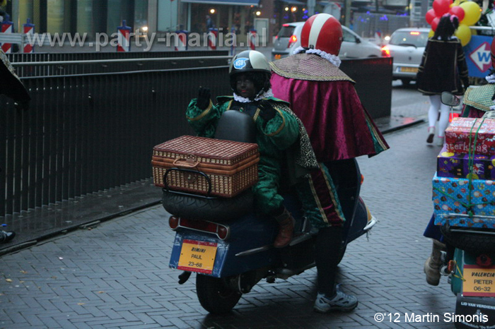 121117_301_intocht_sinterklaas_denhaag_partymania