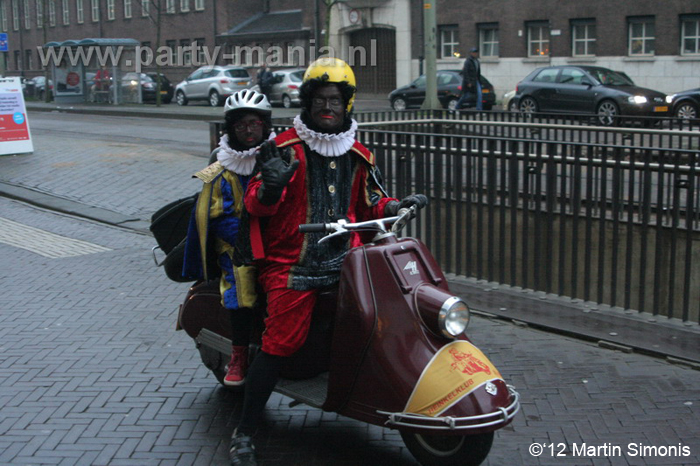 121117_302_intocht_sinterklaas_denhaag_partymania