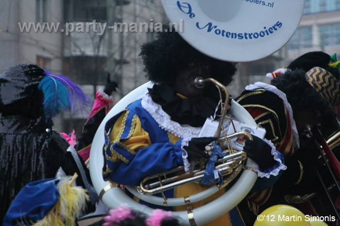 121117_303_intocht_sinterklaas_denhaag_partymania