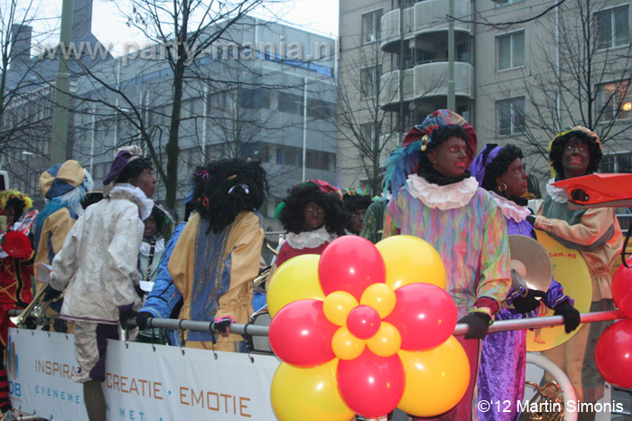 121117_321_intocht_sinterklaas_denhaag_partymania