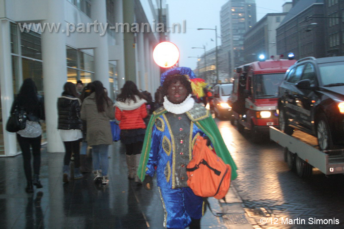 121117_327_intocht_sinterklaas_denhaag_partymania