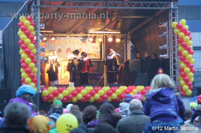 121117_341_intocht_sinterklaas_denhaag_partymania